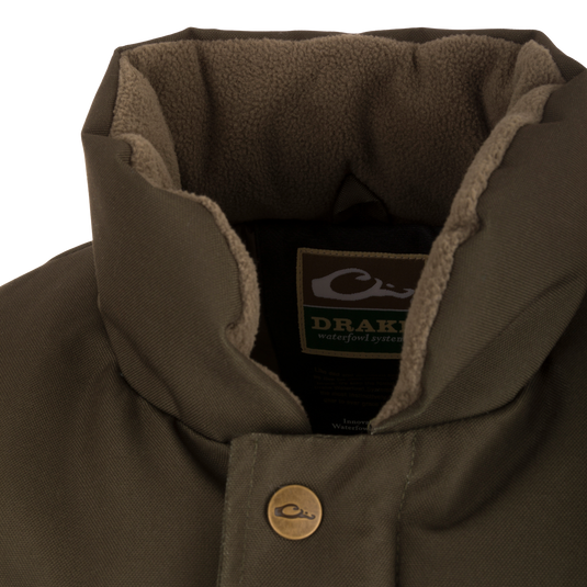 Close-up of the Throwback 80 Featherless Puffer Jacket's fleece-lined collar, showcasing Drake label, snap-button placket, and soft inner lining for warmth.